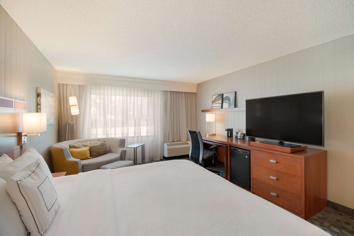 Sonesta Select Huntington Beach Fountain Valley 17/38