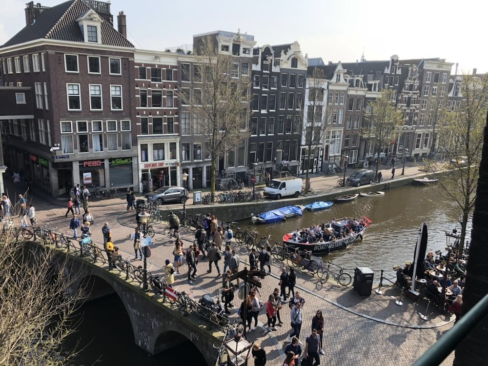Facade Hotel Amsterdam 33/44