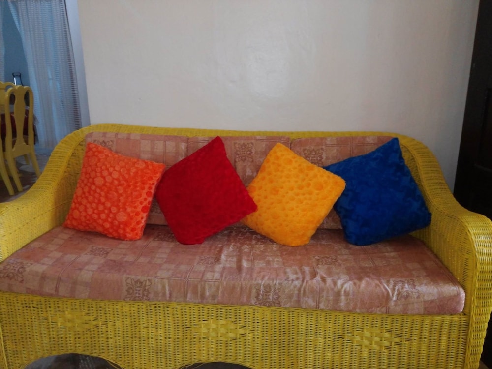 Yellow House Vacation Rental 16/23
