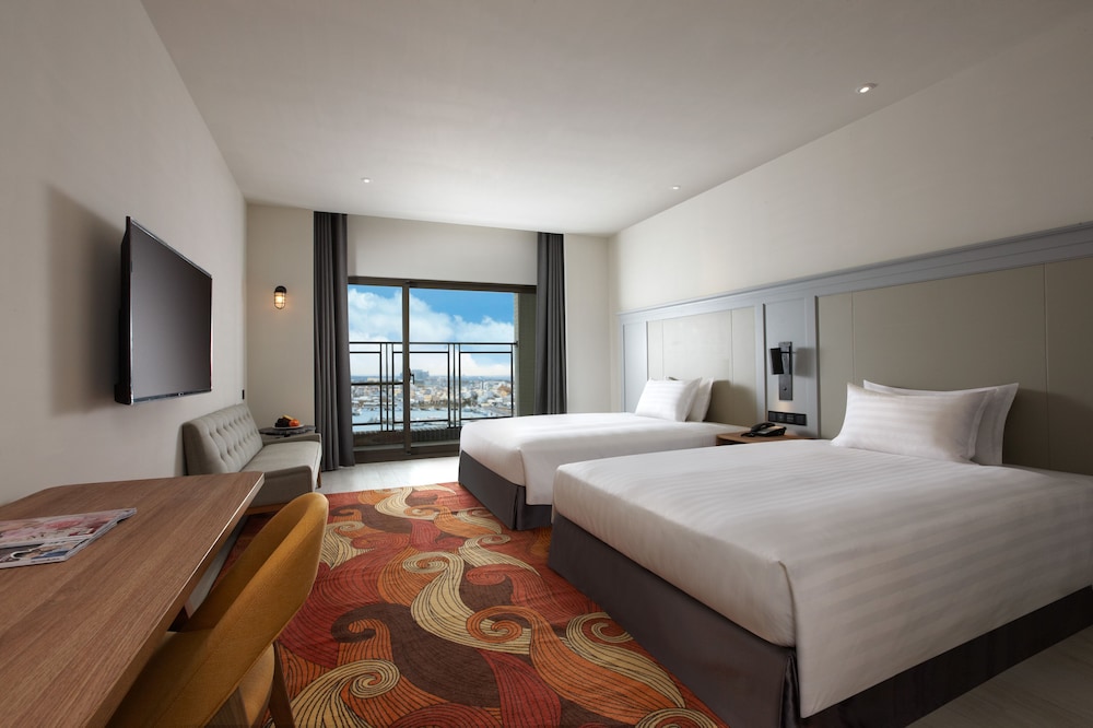Discovery Hotel 23/65
