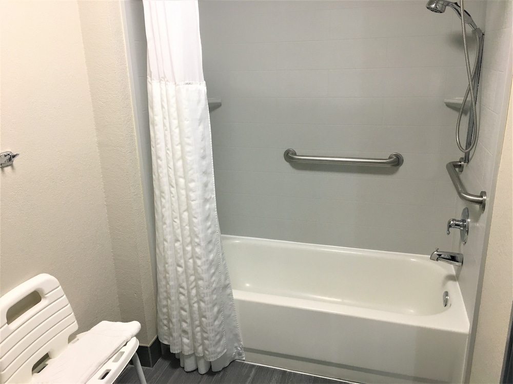 Comfort Suites Nashville Airport - BNA 15/52