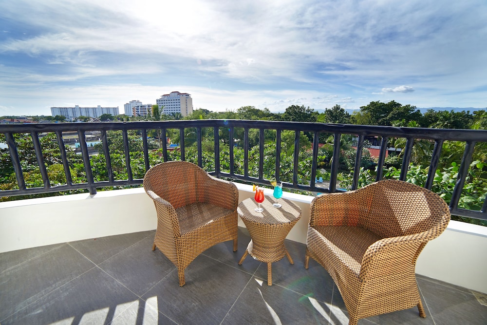 CEBU WHITE SANDS RESORT AND SPA 21/50