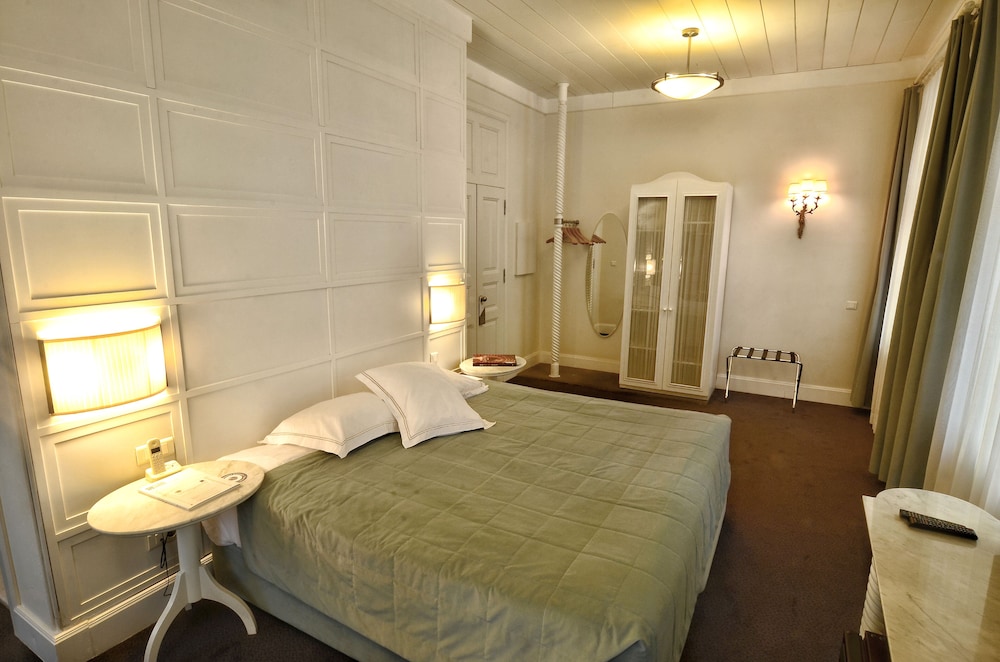 Kar-s Hotel 9/50