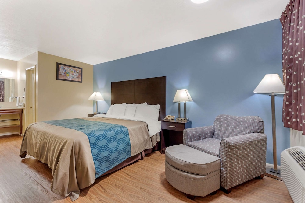 Econo Lodge Woodstock Shenandoah Valley I 81 8/30