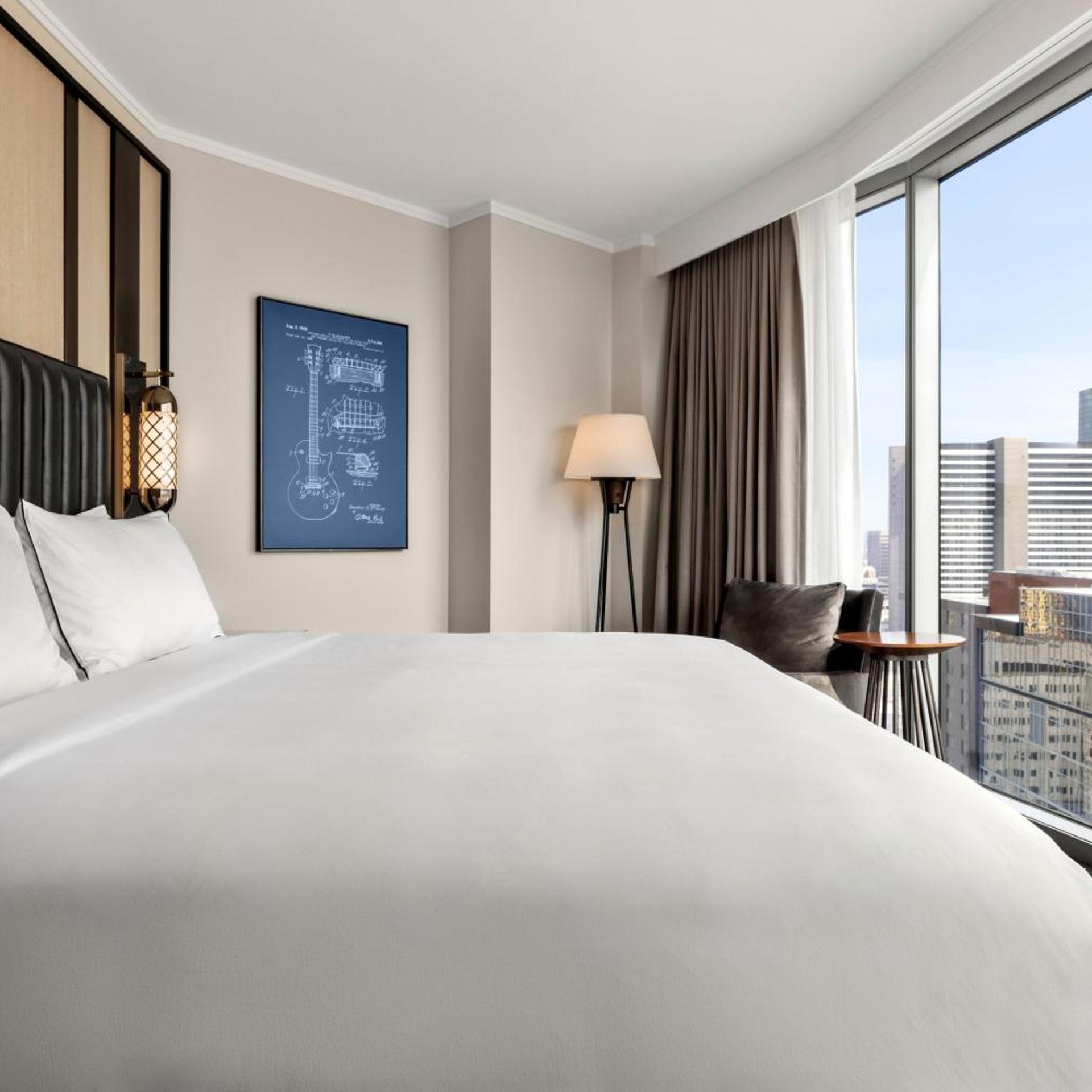 Skyline, King Bed, Corner