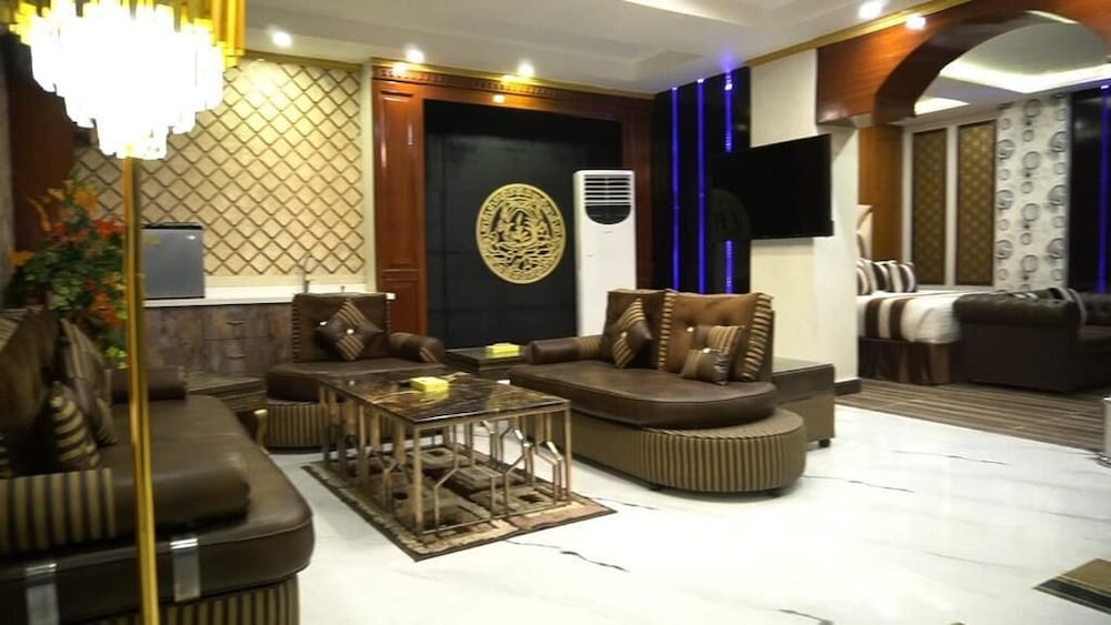 Hilton Suites 60/67