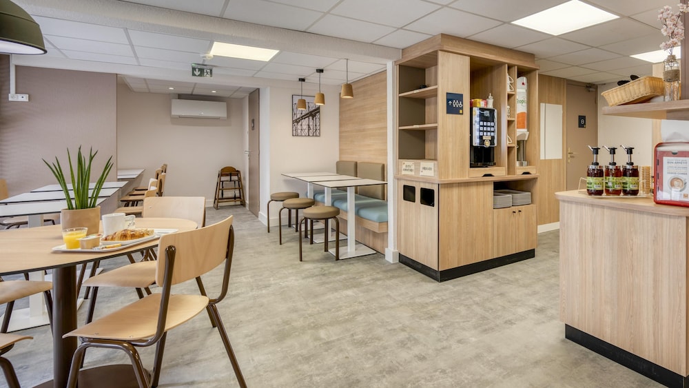 Premiere Classe Lyon Est - Aeroport Saint Exupery 49/59