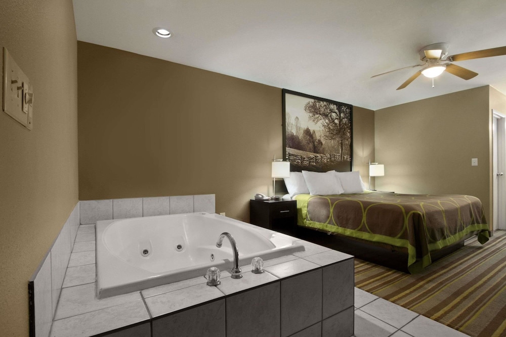 Super 8 By Wyndham Tupelo Airport 9/15
