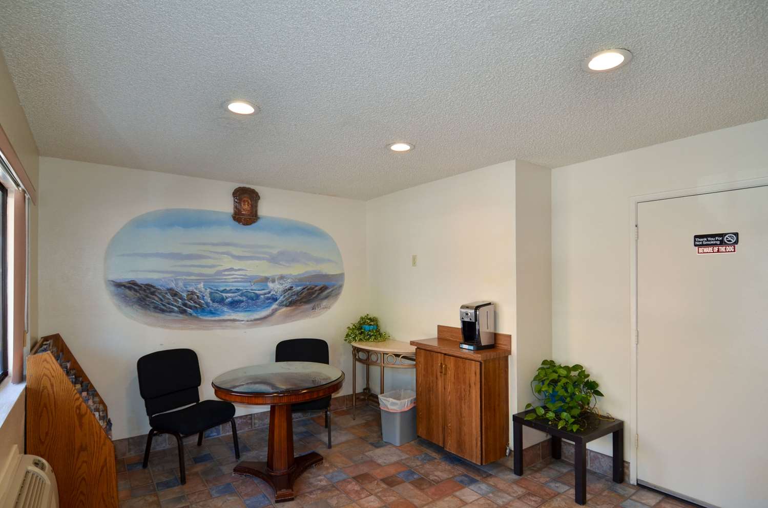 Days Inn By Wyndham Victorville 8/10