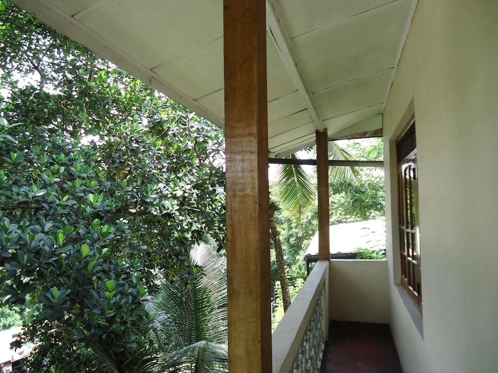 Peradeniya Rest Inn 6/16