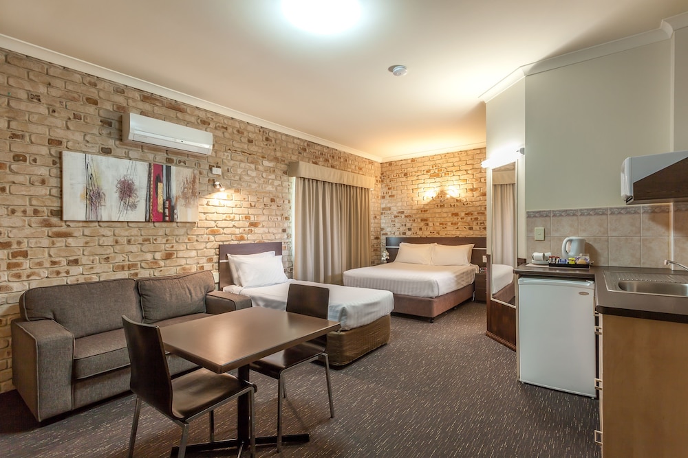 Highlander Motor Inn 25/37