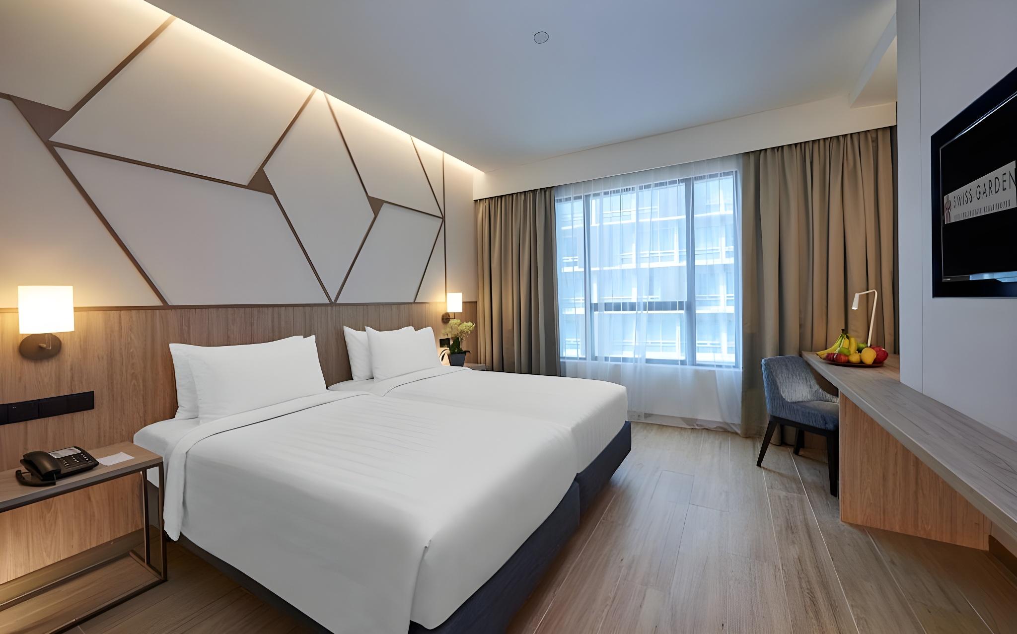 Renovated, Hollywood, Deluxe
