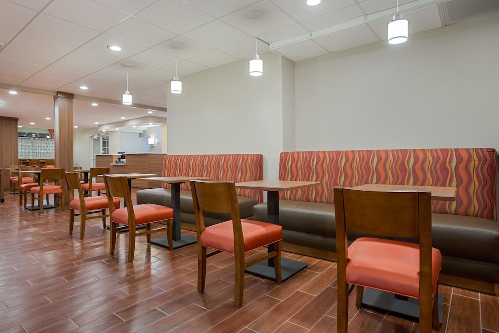 Microtel Inn And Suites By Wyndham Walterboro 23/30