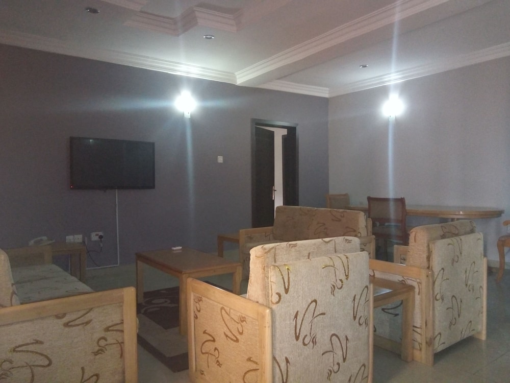 Junbic Apartment And Suites 17/22