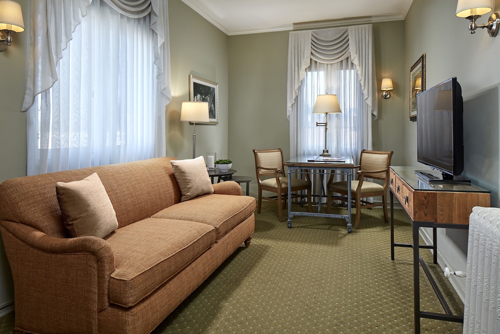 Glorietta Bay Inn 48/78