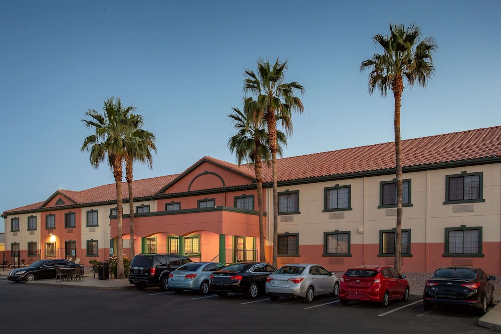 Baymont by Wyndham Phoenix I-10 near 51st Ave 47/55
