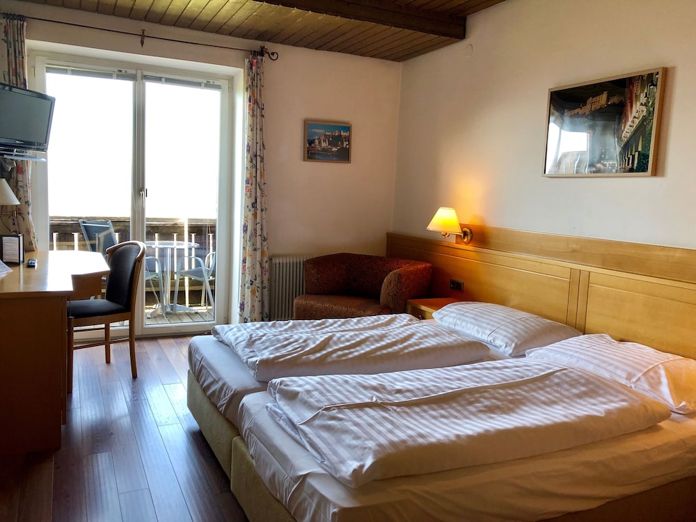 DELUXE, KING BED