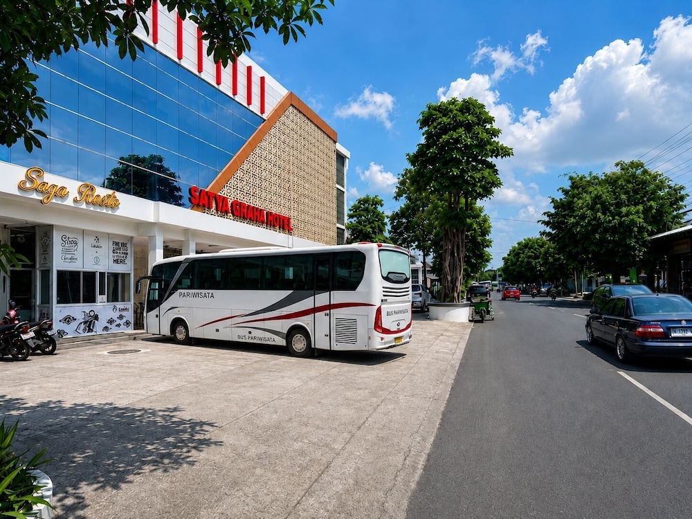 Satya Graha Hotel 69/79