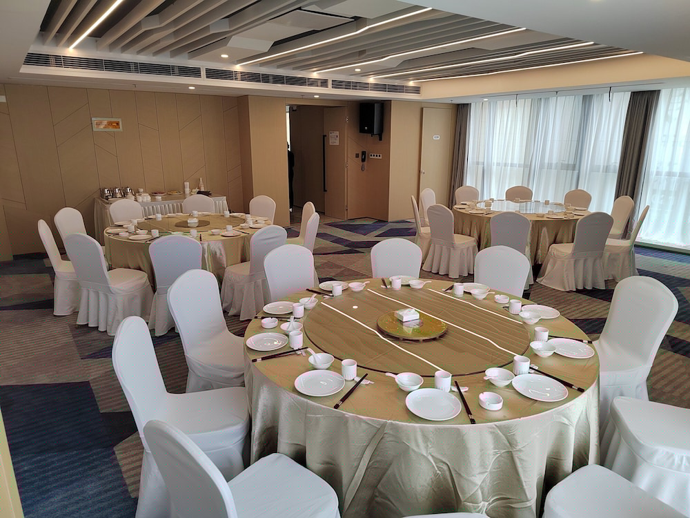 Holiday Inn Express Linyi North New District 44/47