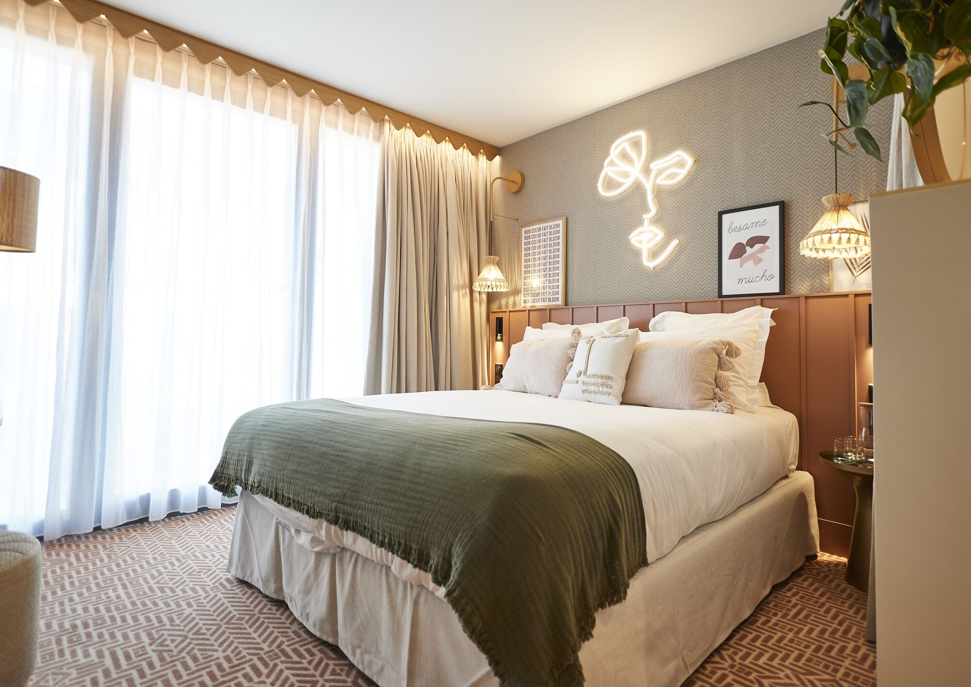 CLASSIC, QUEEN BED