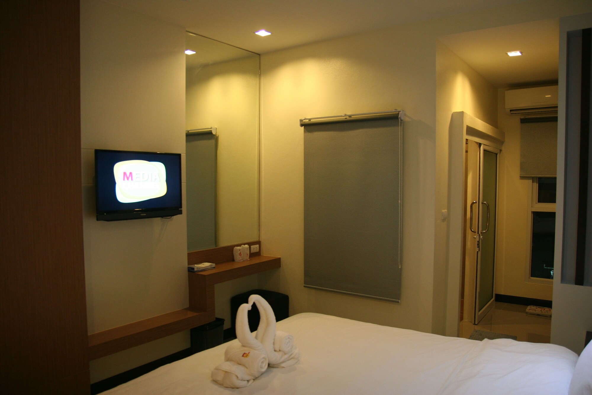 DELUXE, DOUBLE BED