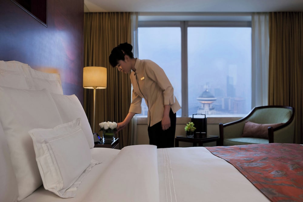 Room, King Bed, Skyline View, Executive Lounge Access, Corner