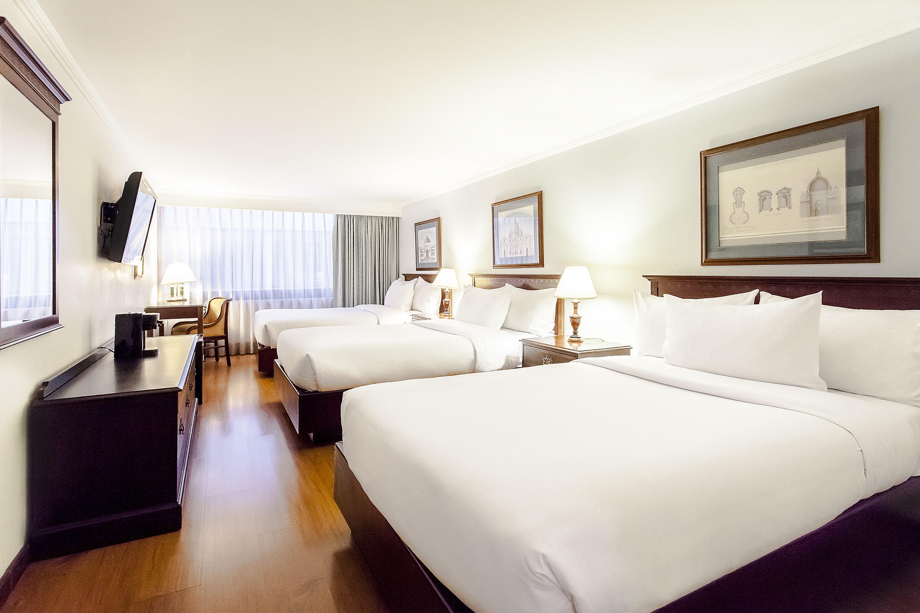 ROOM, 3 BEDS