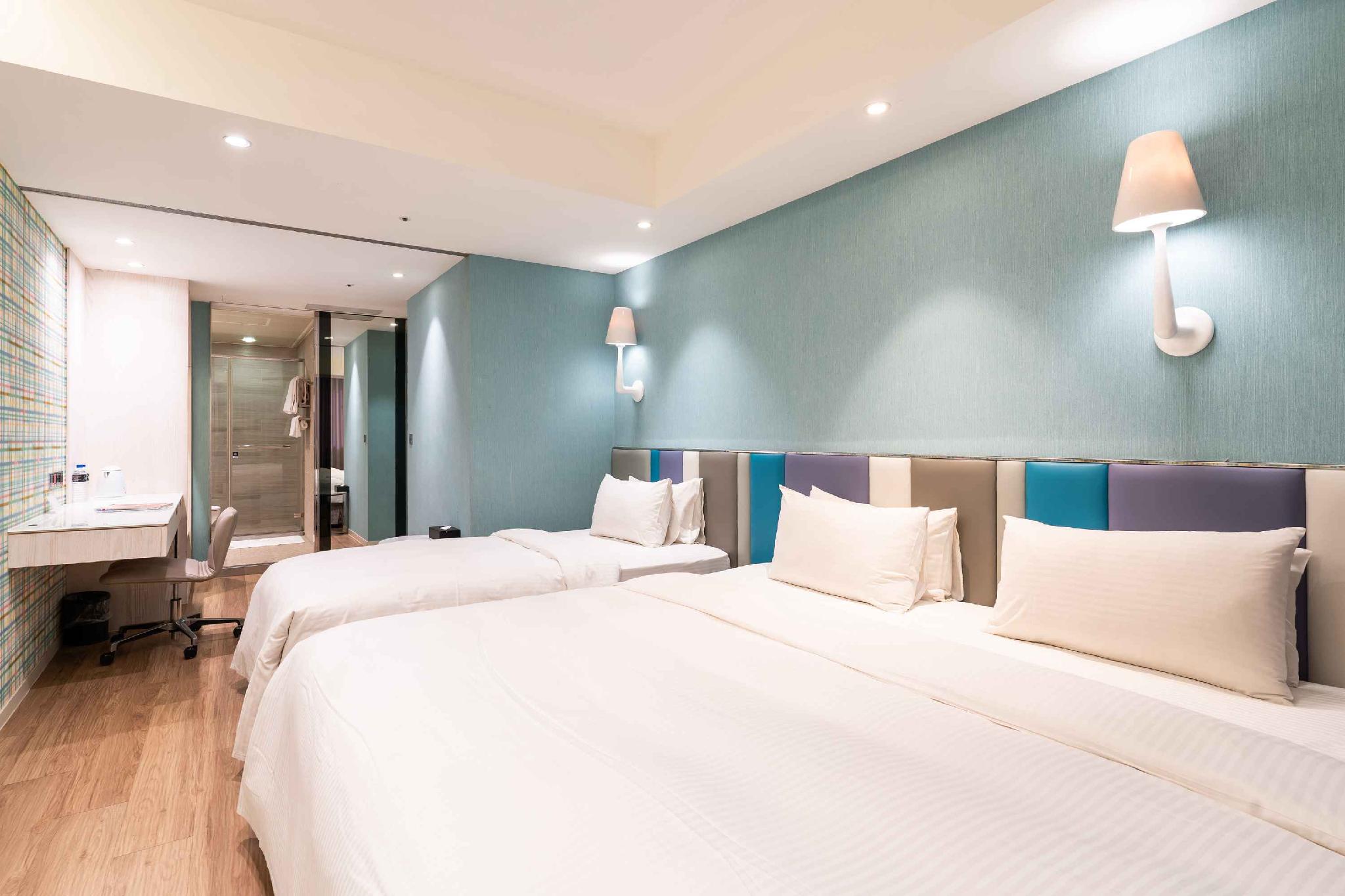 Room, Triple, 1 Queen and 1 Single Bed