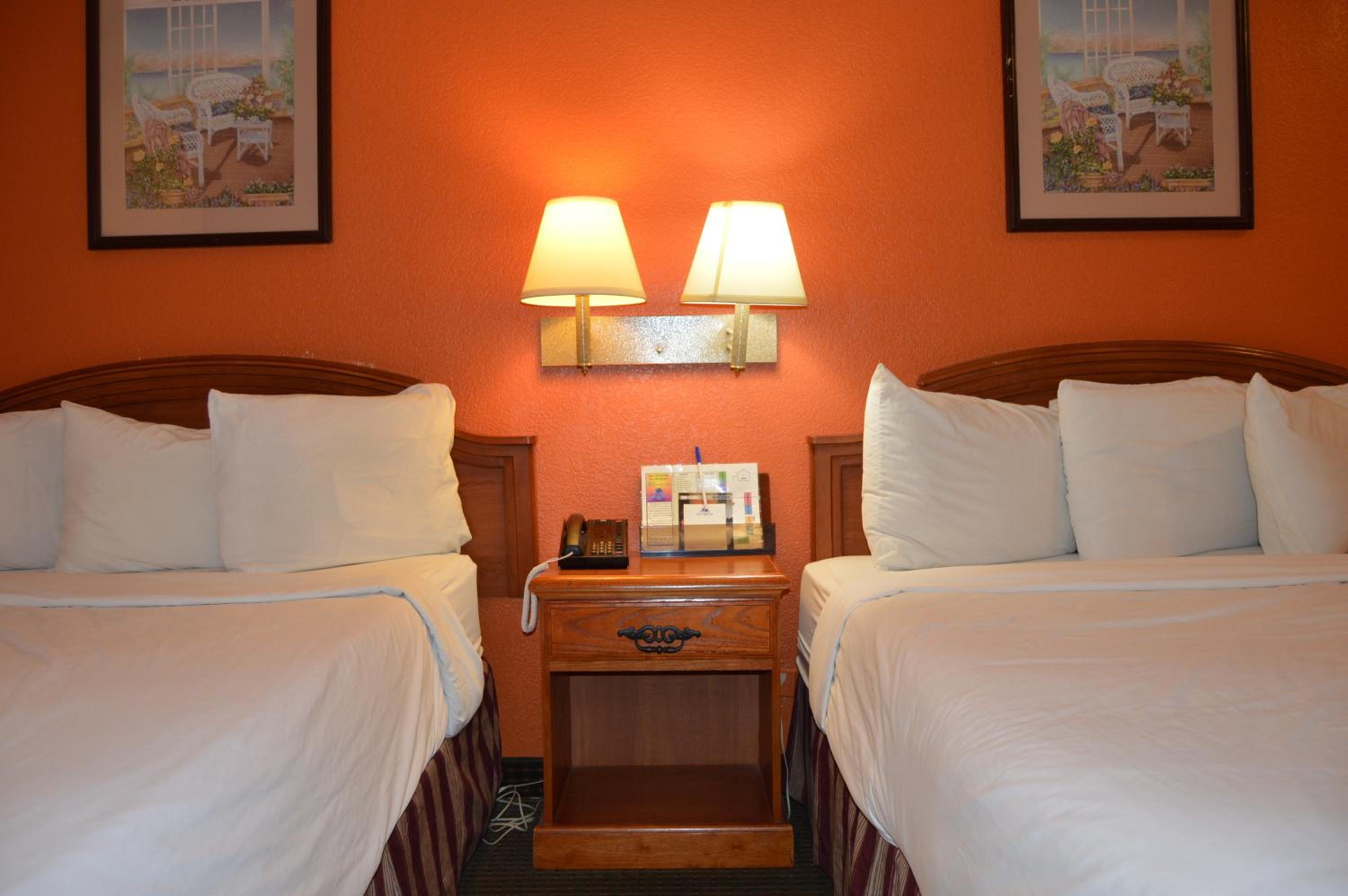 Americas Best Value Inn Gainesville, TX 16/27