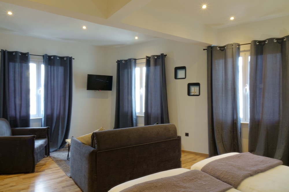 Athens Version Luxury Suites 51/70