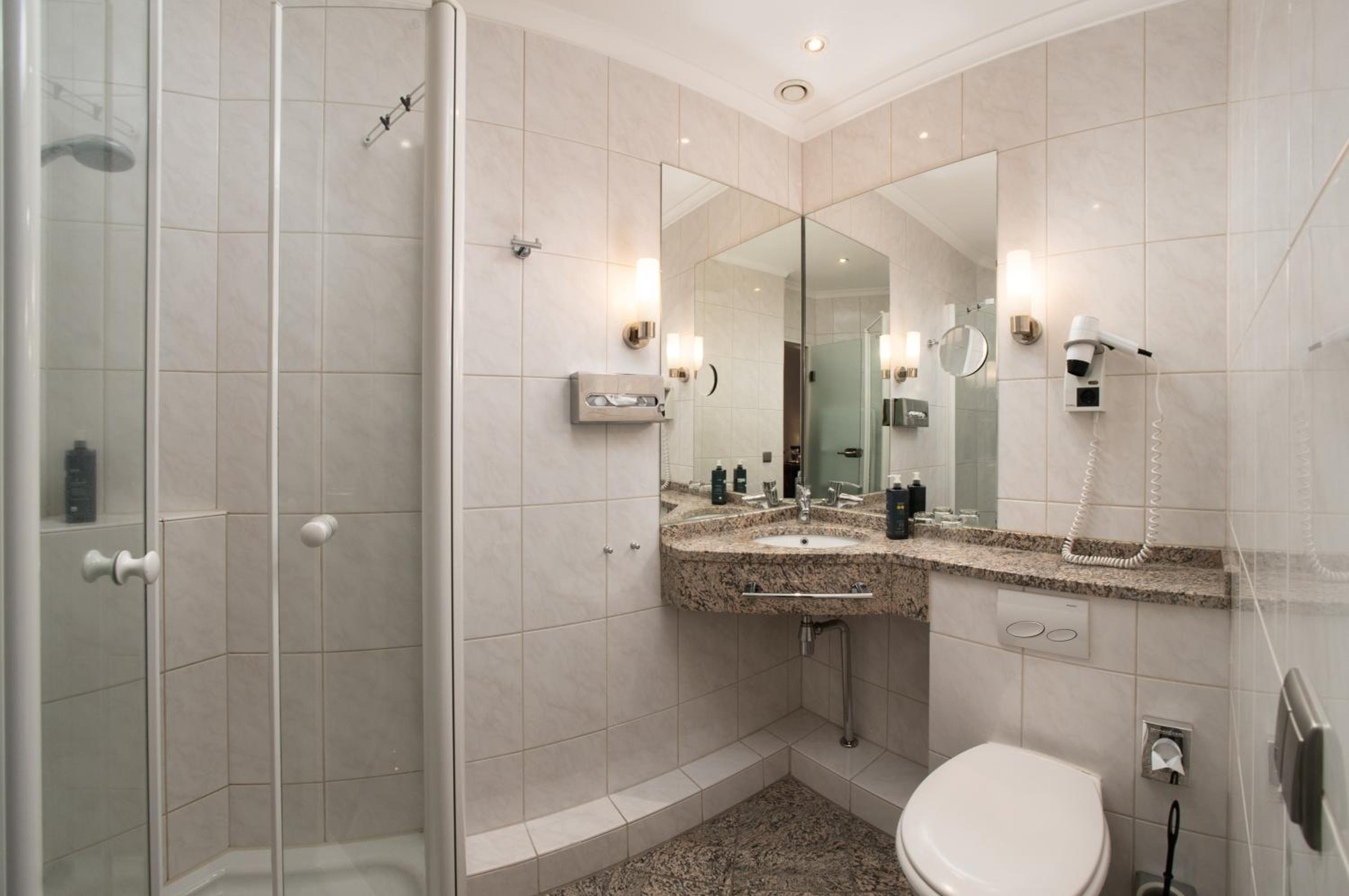 غرفة بسرير مزدوج، Baseler Hof Hotel 9/10