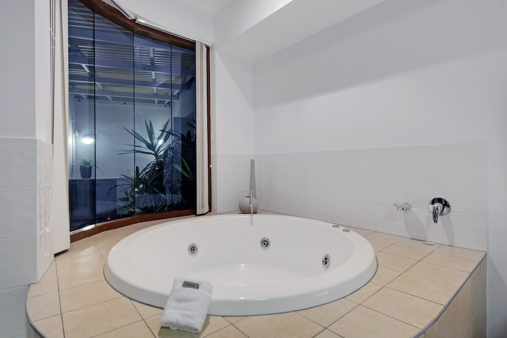 Broadbeach Savannah Hotel And Resort 78/80