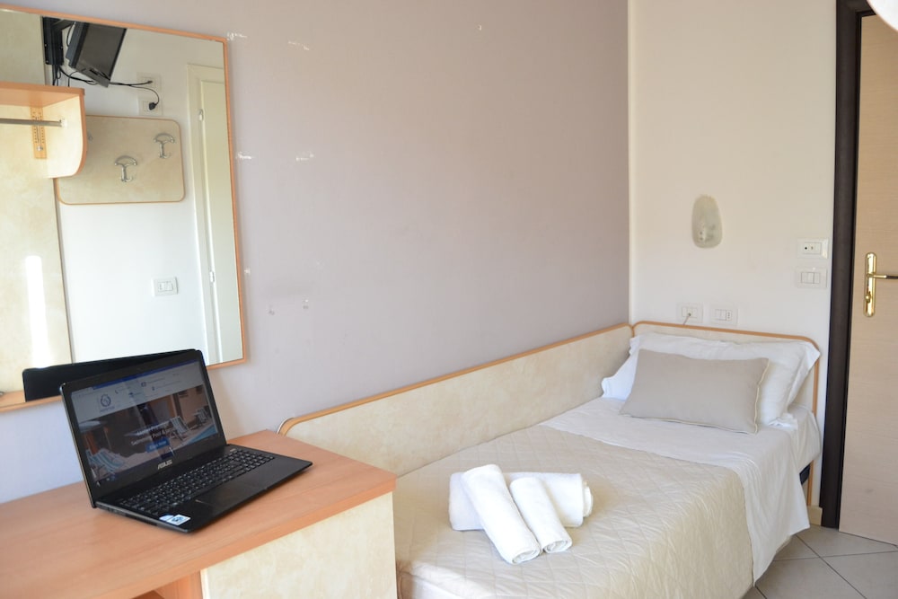 HOTEL PRESTIGE 18/50