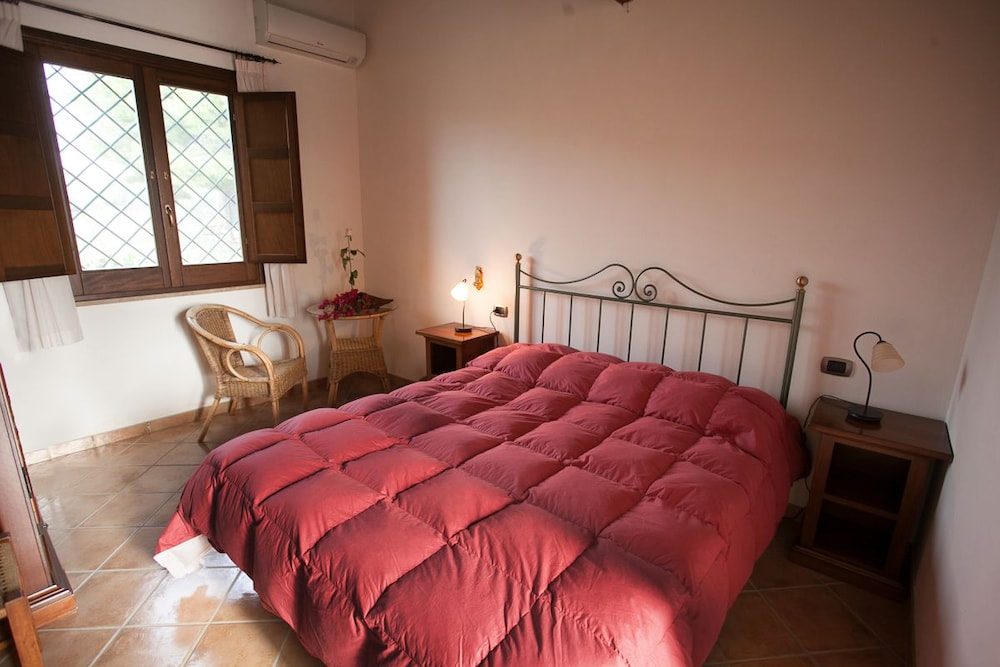 Agriturismo Baglio Donna Santa 8/48