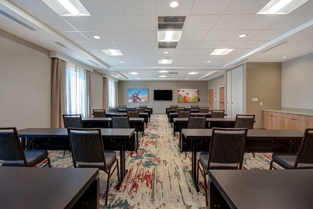 Fairfield Inn & Suites Lancaster Palmdale 28/34