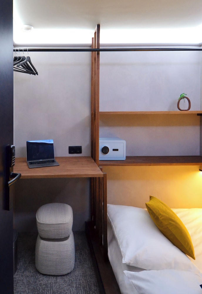 The Hyve Capsule hostel Amsterdam 21/24