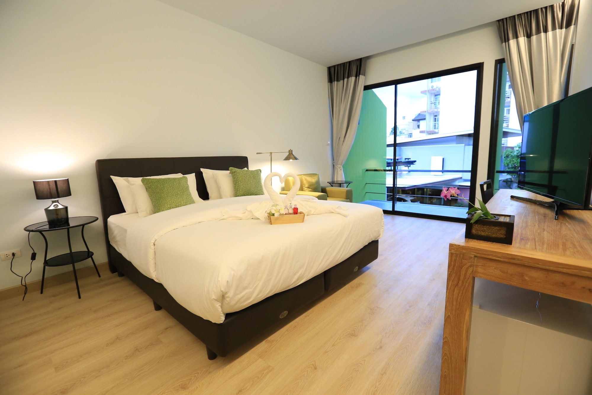 TOWER, DELUXE, KING BED