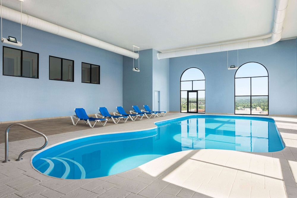 AmericInn by Wyndham Branson and Conference Center 4/62