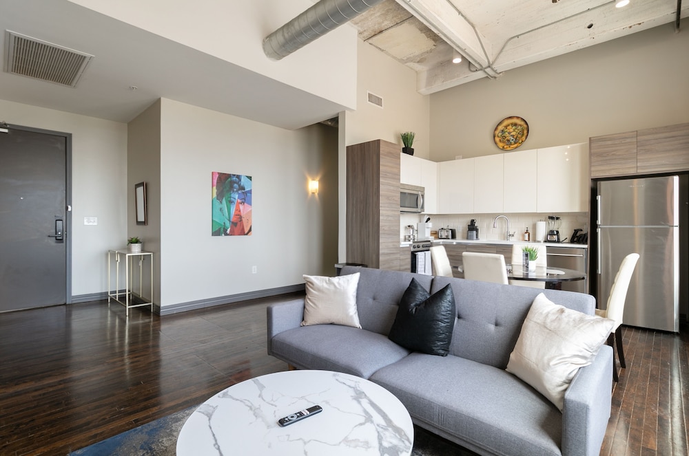 شقة سوبيريور بسريرين كوين بإطلالة على المدينة بغرفتي نوم مع أريكة، Luxury Downtown Dallas Stay by Amyfinehouse 5/8