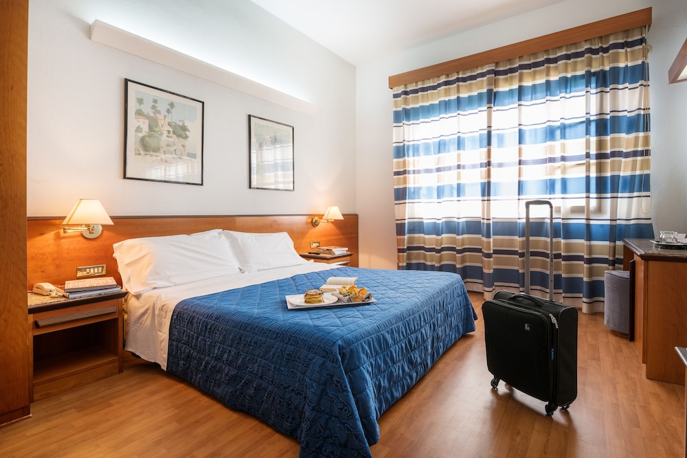 HOTEL GIULIA 22/74
