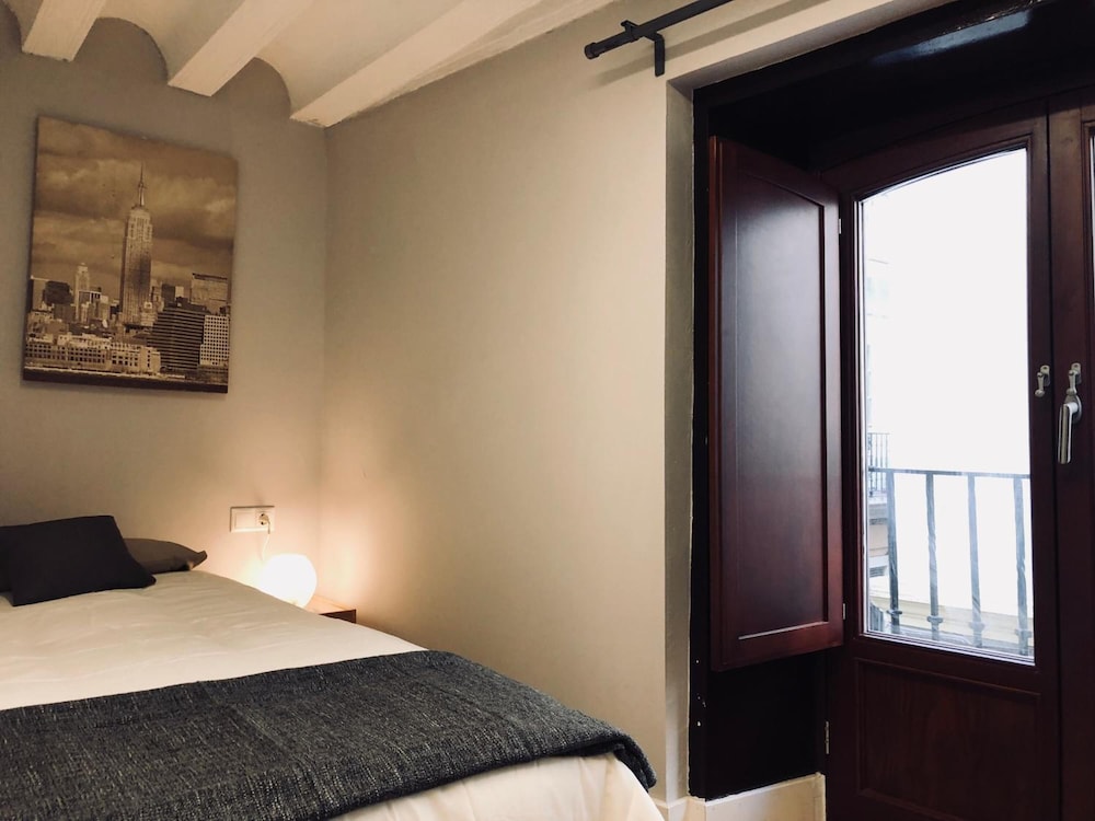 Apodaca Rooms 11/33