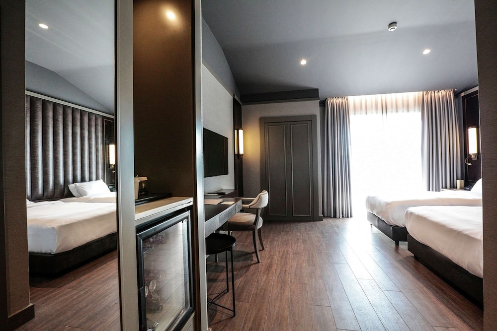 DoubleTree by Hilton Izmir Airport 23/85