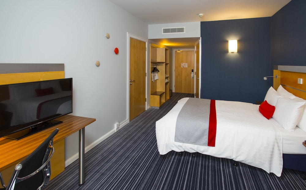 Holiday Inn Express London Epsom Downs 27/69