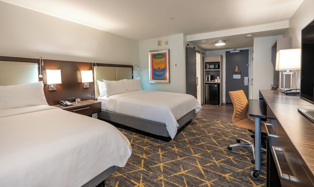 Premium, 2 Queen Beds, City View, Pool Access