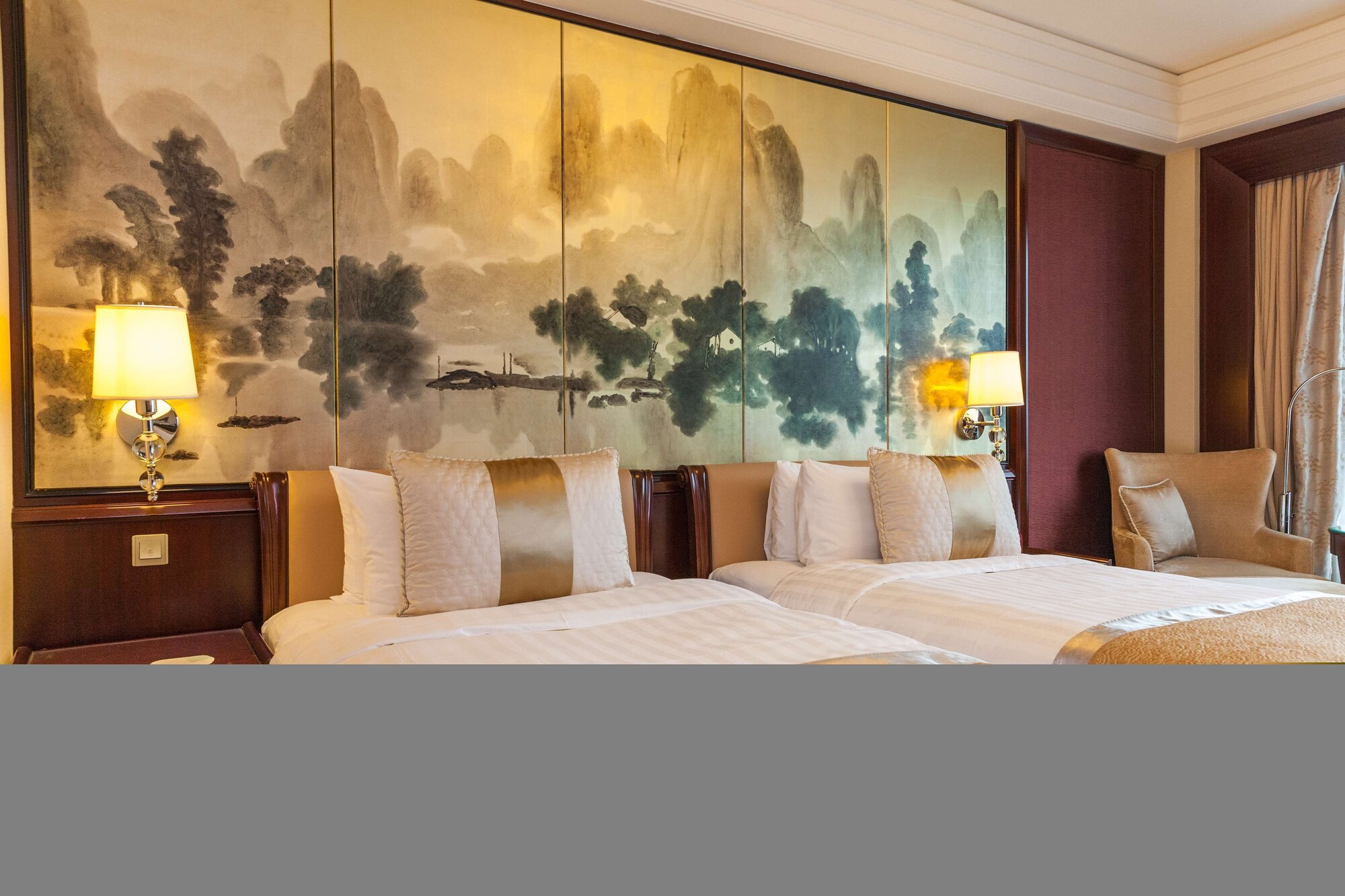 Horizon, Twin Beds, River View