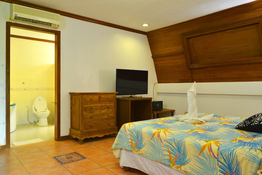THE SITIO VILLAS AND SUITES 21/34