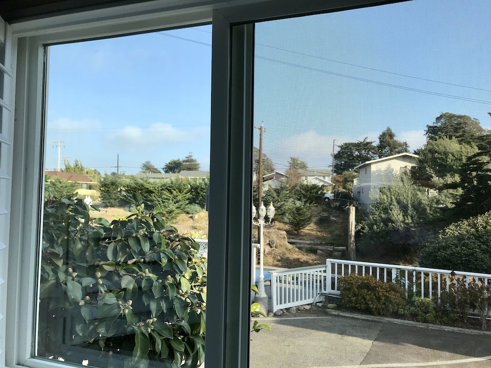 Ocean Echo Inn And Beach Cottages 24/50