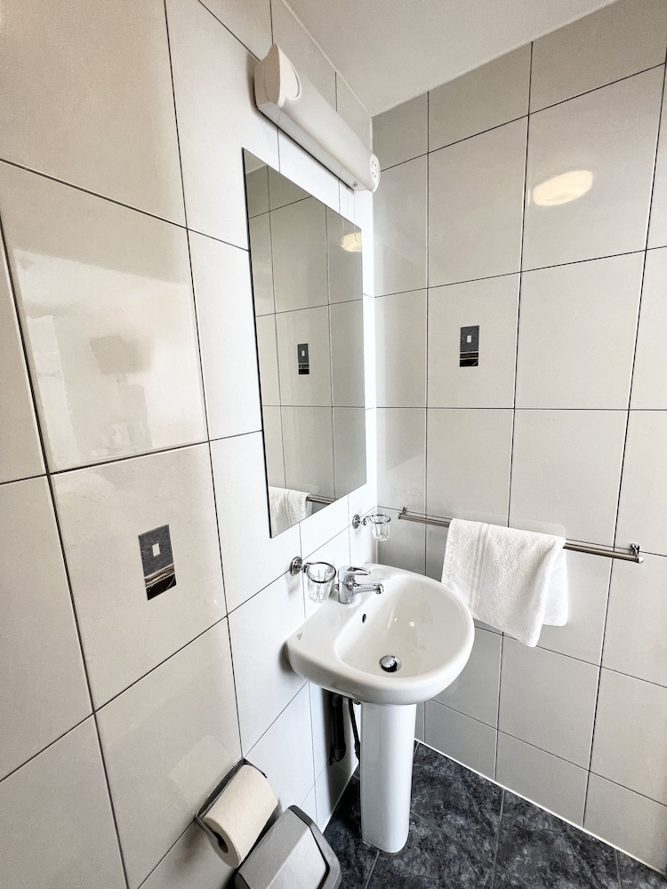 Melbourne House 61/65