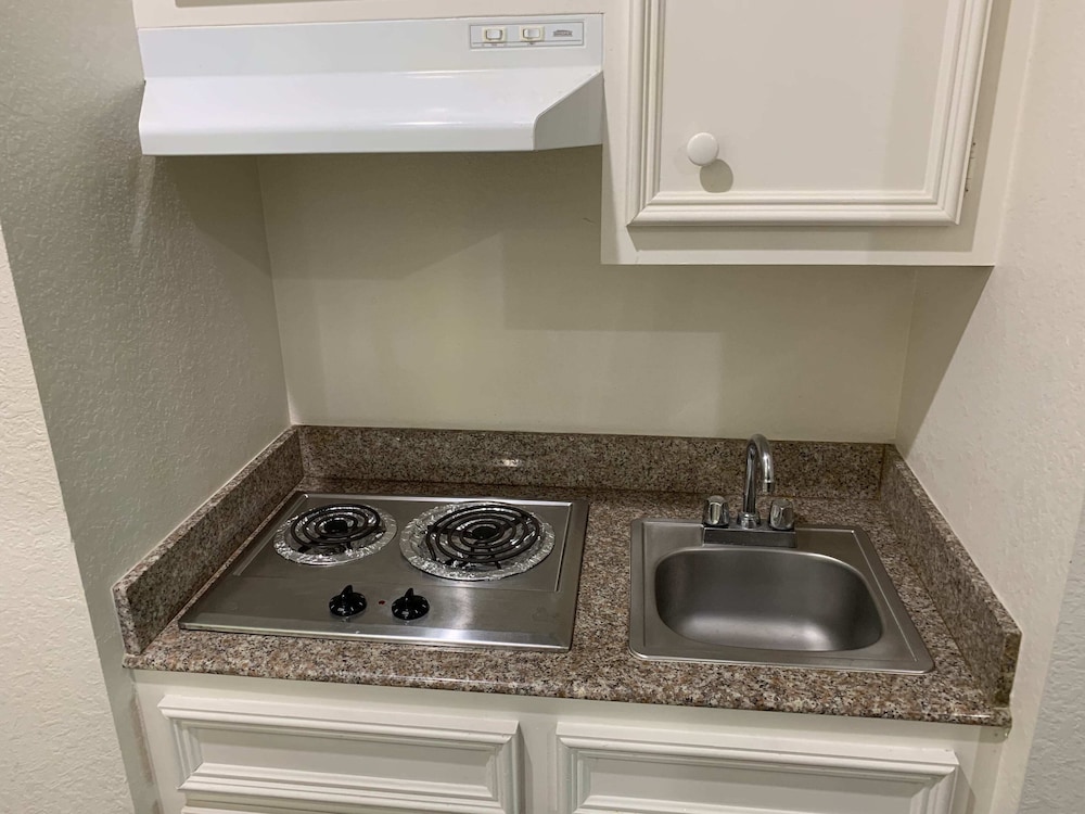 Baymont by Wyndham Texas City 32/59