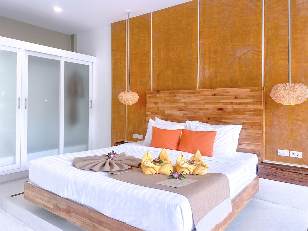 SUITE, POOL VIEW